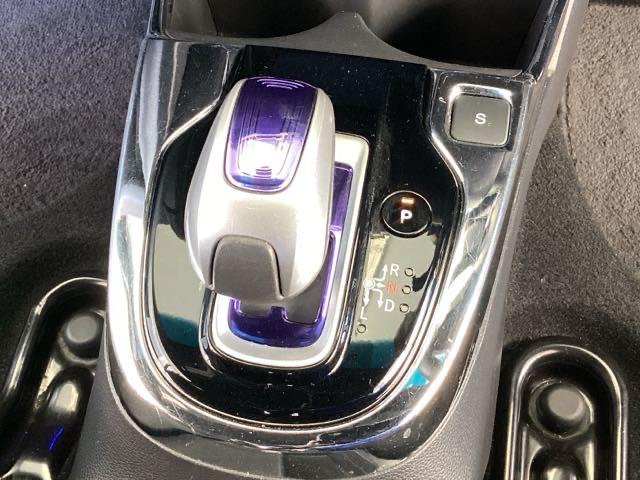 フィットハイブリッド Ｓパッケージ　純正メモリーナビ　衝突低減ブレーキ　点検記録簿　サイドエアバック　リアカメラ　ＵＳＢ　ＶＳＡ　クルコン　地デジＴＶ　イモビライザー　パワーウィンドウ　スマキー　ＤＶＤ再生　ナビＴＶ　ＥＴＣ付　パワステ（40枚目）