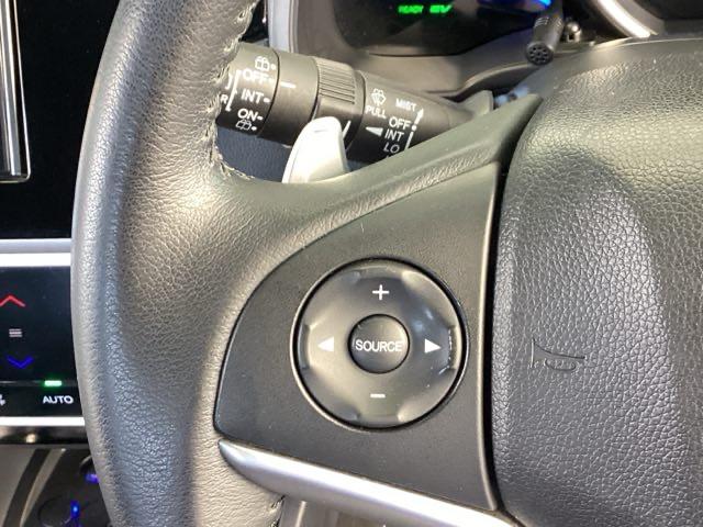 フィットハイブリッド Ｓパッケージ　純正メモリーナビ　衝突低減ブレーキ　点検記録簿　サイドエアバック　リアカメラ　ＵＳＢ　ＶＳＡ　クルコン　地デジＴＶ　イモビライザー　パワーウィンドウ　スマキー　ＤＶＤ再生　ナビＴＶ　ＥＴＣ付　パワステ（42枚目）