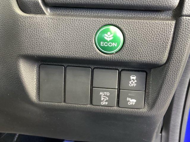 フィットハイブリッド Ｓパッケージ　純正メモリーナビ　衝突低減ブレーキ　点検記録簿　サイドエアバック　リアカメラ　ＵＳＢ　ＶＳＡ　クルコン　地デジＴＶ　イモビライザー　パワーウィンドウ　スマキー　ＤＶＤ再生　ナビＴＶ　ＥＴＣ付　パワステ（45枚目）