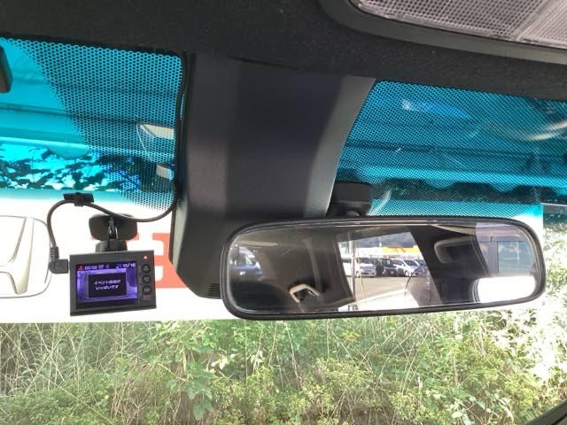 フィットハイブリッド Ｓパッケージ　純正メモリーナビ　衝突低減ブレーキ　点検記録簿　サイドエアバック　リアカメラ　ＵＳＢ　ＶＳＡ　クルコン　地デジＴＶ　イモビライザー　パワーウィンドウ　スマキー　ＤＶＤ再生　ナビＴＶ　ＥＴＣ付　パワステ（48枚目）