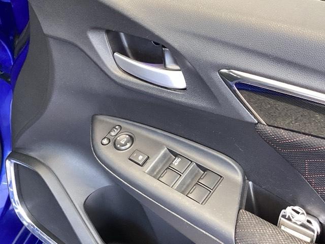 フィットハイブリッド Ｓパッケージ　純正メモリーナビ　衝突低減ブレーキ　点検記録簿　サイドエアバック　リアカメラ　ＵＳＢ　ＶＳＡ　クルコン　地デジＴＶ　イモビライザー　パワーウィンドウ　スマキー　ＤＶＤ再生　ナビＴＶ　ＥＴＣ付　パワステ（50枚目）