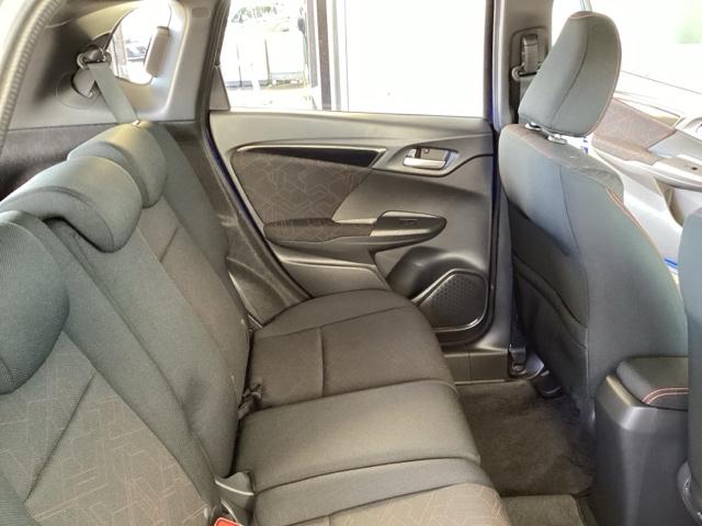 フィットハイブリッド Ｓパッケージ　純正メモリーナビ　衝突低減ブレーキ　点検記録簿　サイドエアバック　リアカメラ　ＵＳＢ　ＶＳＡ　クルコン　地デジＴＶ　イモビライザー　パワーウィンドウ　スマキー　ＤＶＤ再生　ナビＴＶ　ＥＴＣ付　パワステ（58枚目）