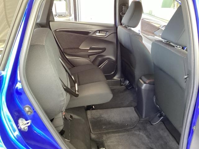 フィットハイブリッド Ｓパッケージ　純正メモリーナビ　衝突低減ブレーキ　点検記録簿　サイドエアバック　リアカメラ　ＵＳＢ　ＶＳＡ　クルコン　地デジＴＶ　イモビライザー　パワーウィンドウ　スマキー　ＤＶＤ再生　ナビＴＶ　ＥＴＣ付　パワステ（59枚目）