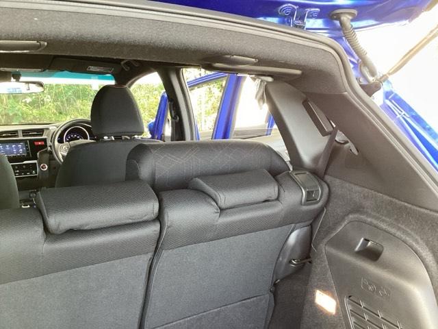 フィットハイブリッド Ｓパッケージ　純正メモリーナビ　衝突低減ブレーキ　点検記録簿　サイドエアバック　リアカメラ　ＵＳＢ　ＶＳＡ　クルコン　地デジＴＶ　イモビライザー　パワーウィンドウ　スマキー　ＤＶＤ再生　ナビＴＶ　ＥＴＣ付　パワステ（63枚目）