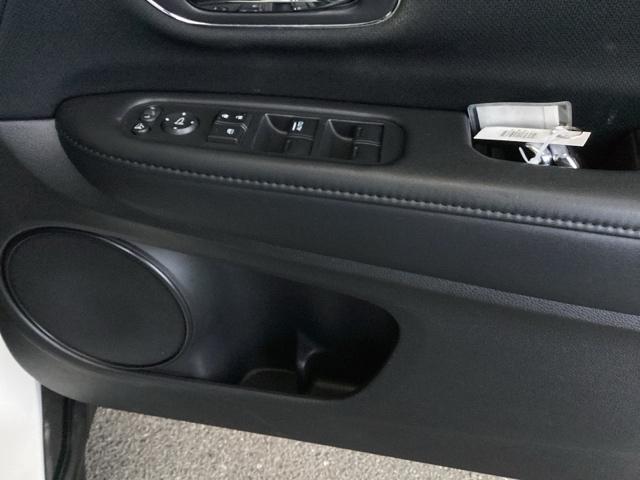 ヴェゼル S 純正ナビ あんしんパッケージ リアカメラ オートエアコン 衝突被害軽減ブレーキ USB サイドエアバック リヤカメラ LEDヘッドランプ クルーズコントロール 盗難防止システム 横滑り防止 ECON(50枚目)