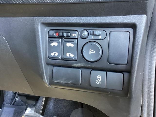 フリード Gプレミアムエディション 純正ナビ フルセグ リアカメラ 地デジTV 盗難防止 VSA Bカメラ オートクルーズ キーレスキー パワステ AAC ETC車載器 3列シート パワーウィンド ABS Wエアバック エアバッグ(16枚目)