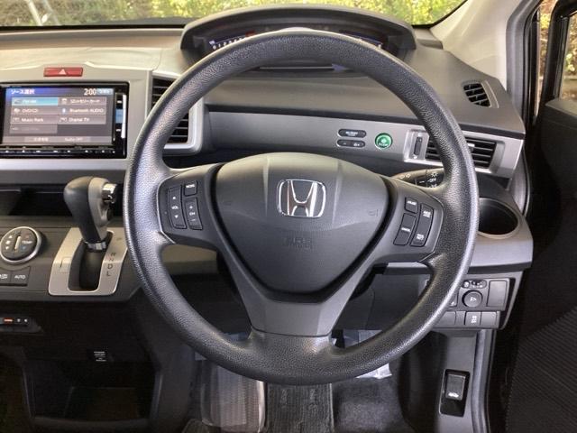 フリード Gプレミアムエディション 純正ナビ フルセグ リアカメラ 地デジTV 盗難防止 VSA Bカメラ オートクルーズ キーレスキー パワステ AAC ETC車載器 3列シート パワーウィンド ABS Wエアバック エアバッグ(17枚目)