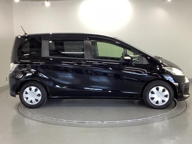 フリード Gプレミアムエディション 純正ナビ フルセグ リアカメラ 地デジTV 盗難防止 VSA Bカメラ オートクルーズ キーレスキー パワステ AAC ETC車載器 3列シート パワーウィンド ABS Wエアバック エアバッグ(30枚目)