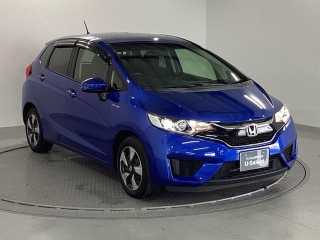 フィットハイブリッド Fパッケージ 純正メモリーナビ ドラレコ リアカメラ 地デジTV 盗難警報装置 記録簿有り AUTOエアコン Dレコ 助手席エアバック ECON ETC付き リヤカメラ ABS付 DVD視聴 横滑り防止システム(7枚目)