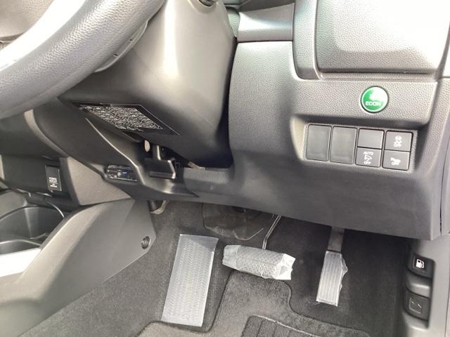 フィットハイブリッド Fパッケージ 純正メモリーナビ ドラレコ リアカメラ 地デジTV 盗難警報装置 記録簿有り AUTOエアコン Dレコ 助手席エアバック ECON ETC付き リヤカメラ ABS付 DVD視聴 横滑り防止システム(15枚目)