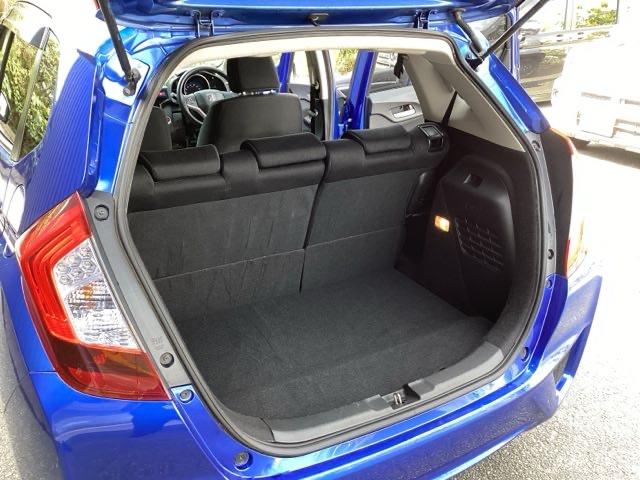 フィットハイブリッド Fパッケージ 純正メモリーナビ ドラレコ リアカメラ 地デジTV 盗難警報装置 記録簿有り AUTOエアコン Dレコ 助手席エアバック ECON ETC付き リヤカメラ ABS付 DVD視聴 横滑り防止システム(18枚目)