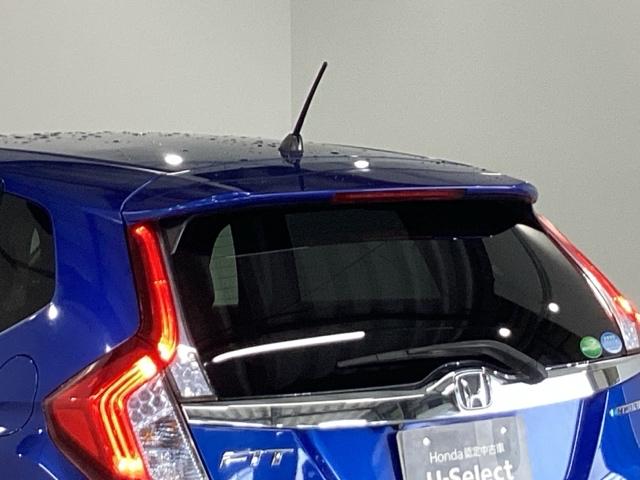 フィットハイブリッド Fパッケージ 純正メモリーナビ ドラレコ リアカメラ 地デジTV 盗難警報装置 記録簿有り AUTOエアコン Dレコ 助手席エアバック ECON ETC付き リヤカメラ ABS付 DVD視聴 横滑り防止システム(28枚目)