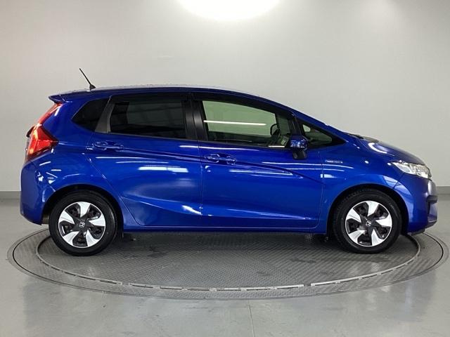 フィットハイブリッド Fパッケージ 純正メモリーナビ ドラレコ リアカメラ 地デジTV 盗難警報装置 記録簿有り AUTOエアコン Dレコ 助手席エアバック ECON ETC付き リヤカメラ ABS付 DVD視聴 横滑り防止システム(31枚目)