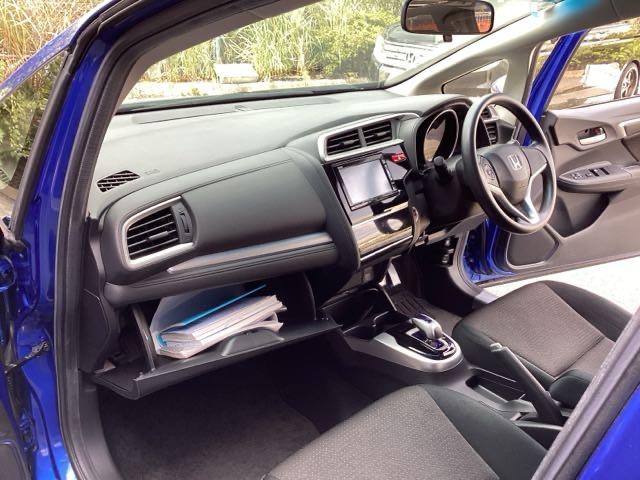 フィットハイブリッド Fパッケージ 純正メモリーナビ ドラレコ リアカメラ 地デジTV 盗難警報装置 記録簿有り AUTOエアコン Dレコ 助手席エアバック ECON ETC付き リヤカメラ ABS付 DVD視聴 横滑り防止システム(33枚目)