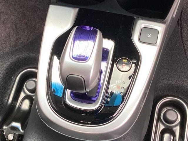 フィットハイブリッド Fパッケージ 純正メモリーナビ ドラレコ リアカメラ 地デジTV 盗難警報装置 記録簿有り AUTOエアコン Dレコ 助手席エアバック ECON ETC付き リヤカメラ ABS付 DVD視聴 横滑り防止システム(37枚目)