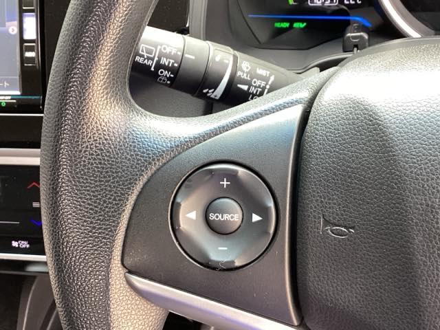 フィットハイブリッド Fパッケージ 純正メモリーナビ ドラレコ リアカメラ 地デジTV 盗難警報装置 記録簿有り AUTOエアコン Dレコ 助手席エアバック ECON ETC付き リヤカメラ ABS付 DVD視聴 横滑り防止システム(39枚目)