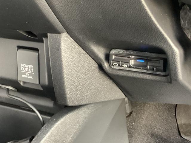 フィットハイブリッド Fパッケージ 純正メモリーナビ ドラレコ リアカメラ 地デジTV 盗難警報装置 記録簿有り AUTOエアコン Dレコ 助手席エアバック ECON ETC付き リヤカメラ ABS付 DVD視聴 横滑り防止システム(43枚目)