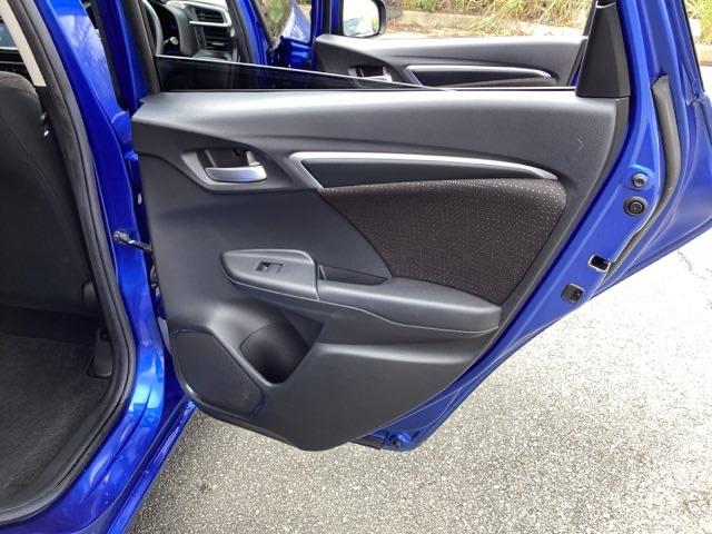 フィットハイブリッド Fパッケージ 純正メモリーナビ ドラレコ リアカメラ 地デジTV 盗難警報装置 記録簿有り AUTOエアコン Dレコ 助手席エアバック ECON ETC付き リヤカメラ ABS付 DVD視聴 横滑り防止システム(59枚目)