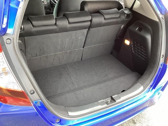 フィットハイブリッド Fパッケージ 純正メモリーナビ ドラレコ リアカメラ 地デジTV 盗難警報装置 記録簿有り AUTOエアコン Dレコ 助手席エアバック ECON ETC付き リヤカメラ ABS付 DVD視聴 横滑り防止システム(62枚目)