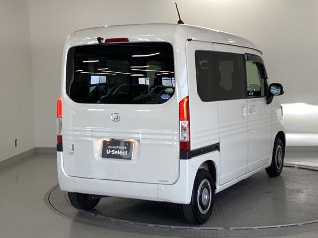 リアはプライバシーガラス付です。見た目もかっこいいですよね。また、太陽光を防ぐので冷房の効きを良くする効果もあるんです。エアコンを控えめにすれば燃費向上も見込めますよ。