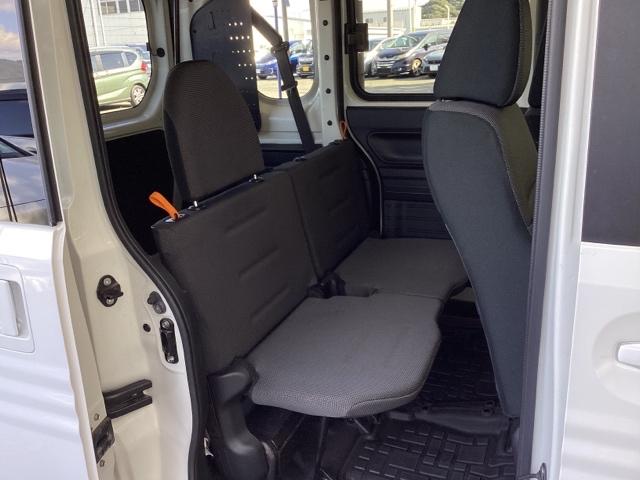 乗車人数や荷物の量、車内での過ごし方に合わせて、シートのレイアウトを変更できます。