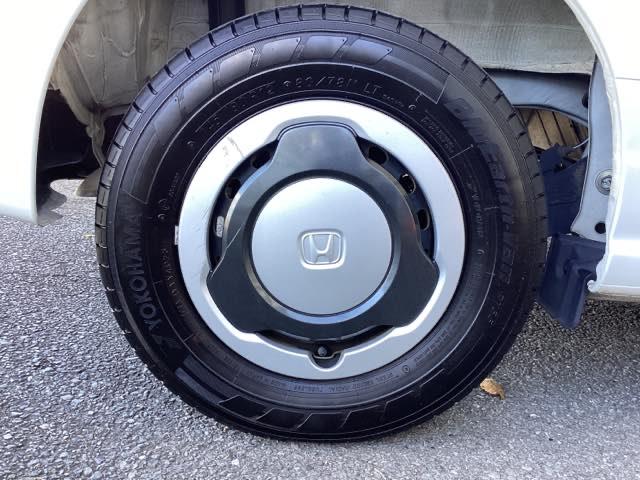 おしゃれは足元から、デザインのいいホイールキャップです。お手入れも簡単♪