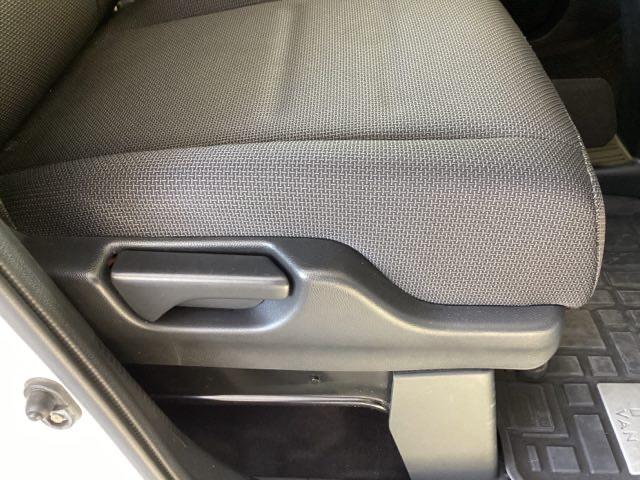 シートはフィット性も良く、楽な運転姿勢を保てます。