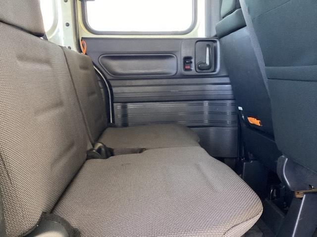 【収納】後部座席収納。散乱しがちな小物を収納するのに便利です。