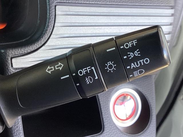 【オートライト（ＡＵＴＯ）】外の明るさをシステムが感知して、自動でヘッドライトが点灯します！ヘッドライトをつけ忘れを防ぐ便利機能です