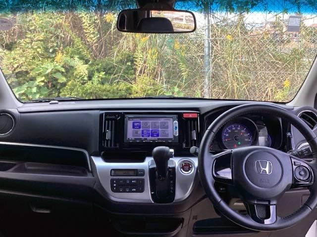 フロントガラスが大きく、ワイドな視界で運転もしやすくなるように、設計されています。