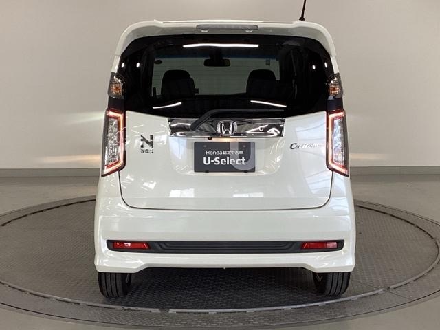 ご覧のように綺麗にクリーニングされており、とてもキレイなボディですよ。外装はもちろん内装も綺麗です。