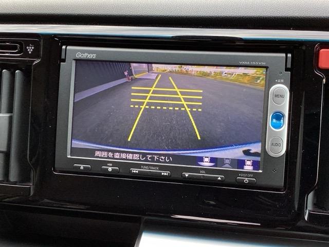 バックも安心のバックカメラ付いています。バックカメラがあると、いつでも安全にバックできますね。死角も減ります。