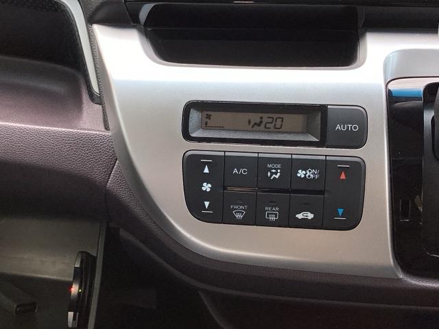 フルオートエアコンは希望の温度設定で風の温度も風量も自動調整で年中快適です。