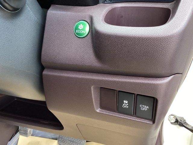 ＥＣＯＮスイッチ操作でエンジンやミッション、エアコンなどを総合的に制御、燃費をよくするようクルマが頑張ります。