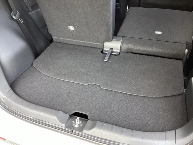 アイデア次第でいろいろな使い方ができる広くて使い勝手のいい荷室。