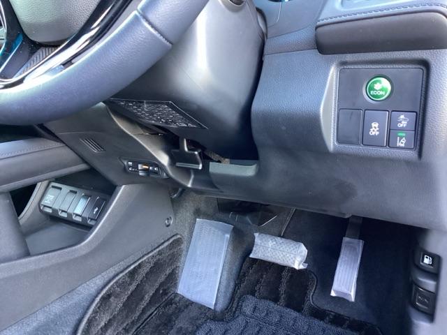 ヴェゼル X・ホンダセンシング 純正メモリーナビ ドラレコ リアカメラ Rカメラ Wエアバッグ 盗難防止 アクティブクルーズコントロール オートエアコン LEDランプ 衝突軽減ブレ-キ パワステ 整備記録簿 Dレコ USBポート(15枚目)