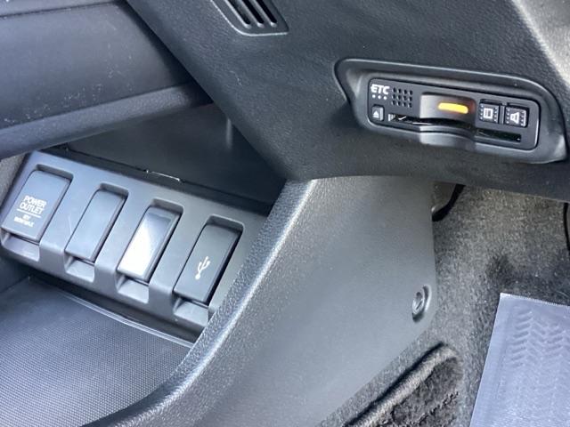 ヴェゼル X・ホンダセンシング 純正メモリーナビ ドラレコ リアカメラ Rカメラ Wエアバッグ 盗難防止 アクティブクルーズコントロール オートエアコン LEDランプ 衝突軽減ブレ-キ パワステ 整備記録簿 Dレコ USBポート(46枚目)