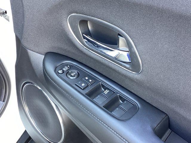 ヴェゼル X・ホンダセンシング 純正メモリーナビ ドラレコ リアカメラ Rカメラ Wエアバッグ 盗難防止 アクティブクルーズコントロール オートエアコン LEDランプ 衝突軽減ブレ-キ パワステ 整備記録簿 Dレコ USBポート(51枚目)