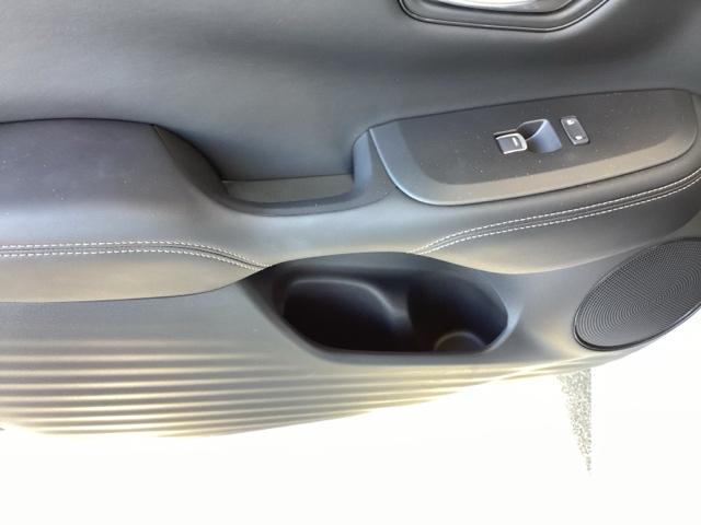 ＺＲ－Ｖ Ｚ　ナビ　ＢＯＳＥプレミアムサウンドシステム　Ｄレコ　盗難防止システム　インテリキー　カーテンエアバック　地デジ　ＶＳＡ　Ｂカメラ　クルコン　ＵＳＢ　エアコン　ターボ　本革シ－ト　クリアランスソナー（38枚目）