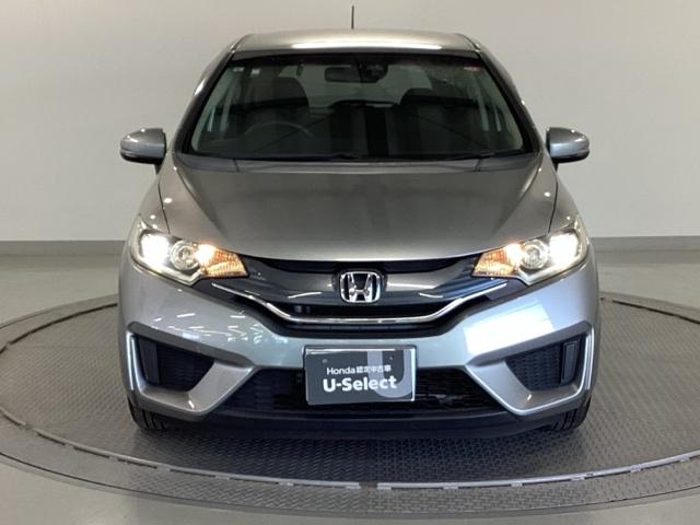 フィット １３Ｇ・Ｌパッケージ　純正ナビ　フルセグ　リアカメラ　軽減ブレーキ　盗難警報装置　Ｂカメ　Ｓキー　フルオートエアコン　ナビＴＶ　リモコンキー　サイドＳＲＳ　横滑り防止機能　エアバック　アイスト　ＥＴＣ付き　パワーウィンド（6枚目）