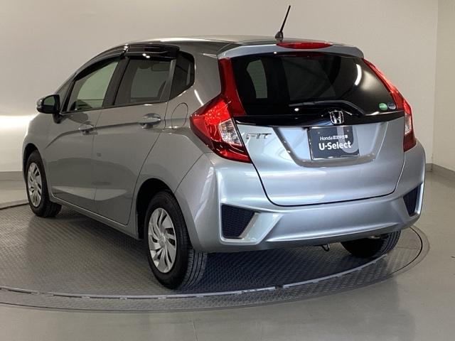 フィット １３Ｇ・Ｌパッケージ　純正ナビ　フルセグ　リアカメラ　軽減ブレーキ　盗難警報装置　Ｂカメ　Ｓキー　フルオートエアコン　ナビＴＶ　リモコンキー　サイドＳＲＳ　横滑り防止機能　エアバック　アイスト　ＥＴＣ付き　パワーウィンド（10枚目）