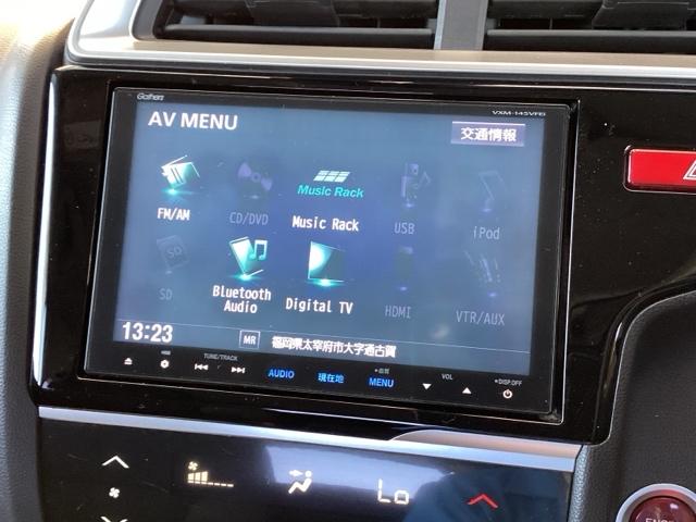 フィット １３Ｇ・Ｌパッケージ　純正ナビ　フルセグ　リアカメラ　軽減ブレーキ　盗難警報装置　Ｂカメ　Ｓキー　フルオートエアコン　ナビＴＶ　リモコンキー　サイドＳＲＳ　横滑り防止機能　エアバック　アイスト　ＥＴＣ付き　パワーウィンド（11枚目）