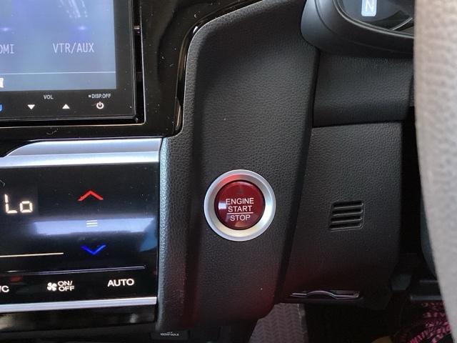 フィット １３Ｇ・Ｌパッケージ　純正ナビ　フルセグ　リアカメラ　軽減ブレーキ　盗難警報装置　Ｂカメ　Ｓキー　フルオートエアコン　ナビＴＶ　リモコンキー　サイドＳＲＳ　横滑り防止機能　エアバック　アイスト　ＥＴＣ付き　パワーウィンド（14枚目）