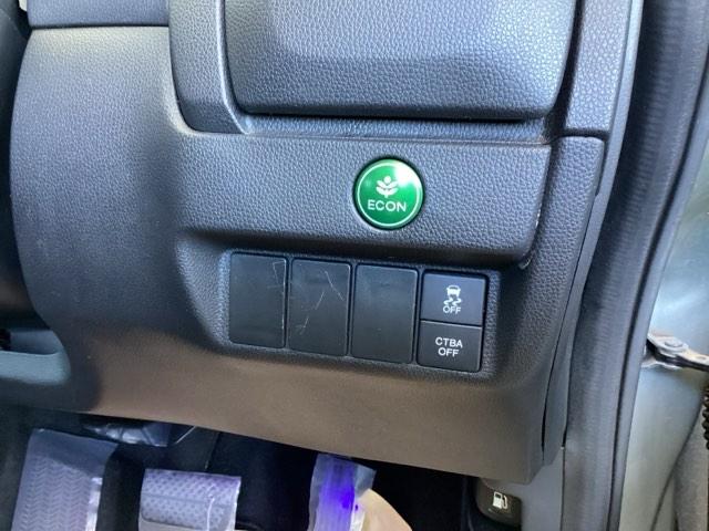 フィット １３Ｇ・Ｌパッケージ　純正ナビ　フルセグ　リアカメラ　軽減ブレーキ　盗難警報装置　Ｂカメ　Ｓキー　フルオートエアコン　ナビＴＶ　リモコンキー　サイドＳＲＳ　横滑り防止機能　エアバック　アイスト　ＥＴＣ付き　パワーウィンド（17枚目）