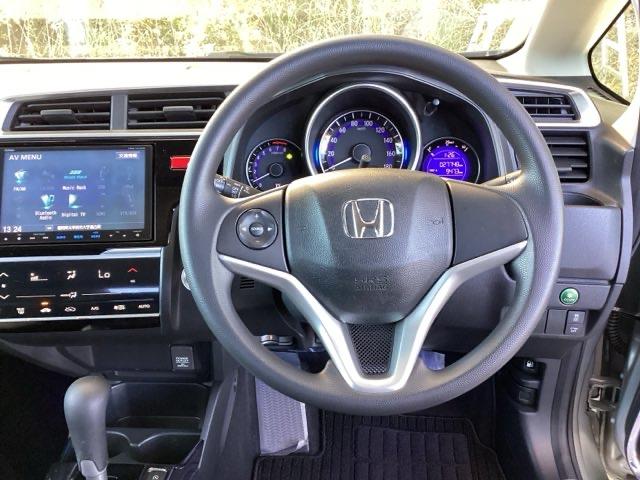 フィット １３Ｇ・Ｌパッケージ　純正ナビ　フルセグ　リアカメラ　軽減ブレーキ　盗難警報装置　Ｂカメ　Ｓキー　フルオートエアコン　ナビＴＶ　リモコンキー　サイドＳＲＳ　横滑り防止機能　エアバック　アイスト　ＥＴＣ付き　パワーウィンド（18枚目）