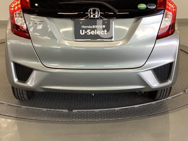 フィット １３Ｇ・Ｌパッケージ　純正ナビ　フルセグ　リアカメラ　軽減ブレーキ　盗難警報装置　Ｂカメ　Ｓキー　フルオートエアコン　ナビＴＶ　リモコンキー　サイドＳＲＳ　横滑り防止機能　エアバック　アイスト　ＥＴＣ付き　パワーウィンド（33枚目）