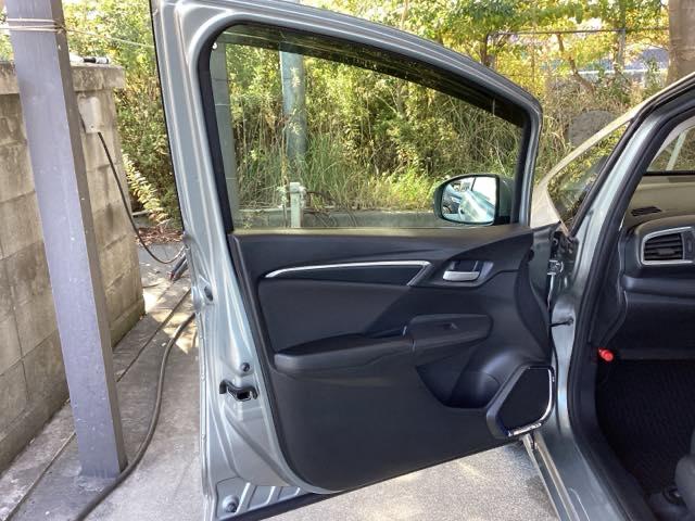 フィット １３Ｇ・Ｌパッケージ　純正ナビ　フルセグ　リアカメラ　軽減ブレーキ　盗難警報装置　Ｂカメ　Ｓキー　フルオートエアコン　ナビＴＶ　リモコンキー　サイドＳＲＳ　横滑り防止機能　エアバック　アイスト　ＥＴＣ付き　パワーウィンド（36枚目）