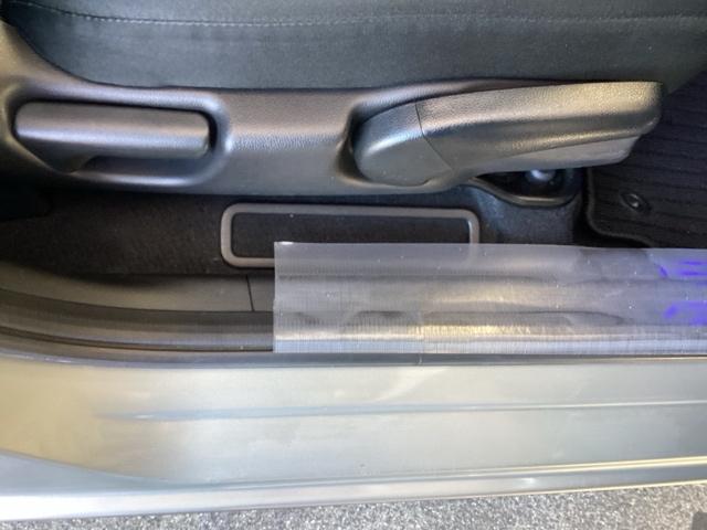 フィット １３Ｇ・Ｌパッケージ　純正ナビ　フルセグ　リアカメラ　軽減ブレーキ　盗難警報装置　Ｂカメ　Ｓキー　フルオートエアコン　ナビＴＶ　リモコンキー　サイドＳＲＳ　横滑り防止機能　エアバック　アイスト　ＥＴＣ付き　パワーウィンド（47枚目）