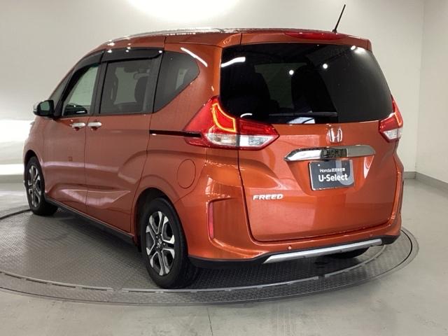 フリード クロスター・ホンダセンシング 純正ナビ フルセグ リアカメラ 両PSD USBポート 地デジ エアバック Iストップ VSA リヤカメラ 3列シート DVD再生 ウォークスルー イモビライザー キーフリー パワステ クルコン(10枚目)