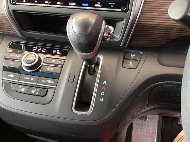 フリード クロスター・ホンダセンシング 純正ナビ フルセグ リアカメラ 両PSD USBポート 地デジ エアバック Iストップ VSA リヤカメラ 3列シート DVD再生 ウォークスルー イモビライザー キーフリー パワステ クルコン(14枚目)